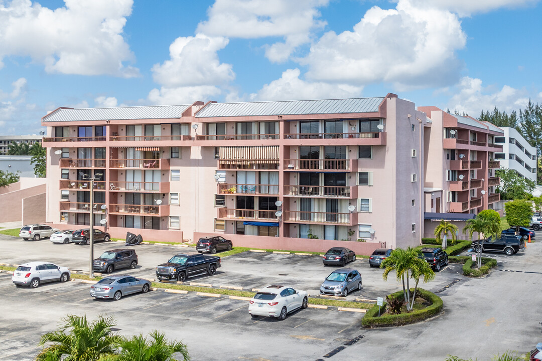 Futura Gables Condominium in Miami, FL - Foto de edificio