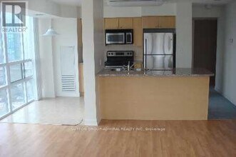 30 Grand Trunk Crescent in Toronto, ON - Building Photo - Building Photo