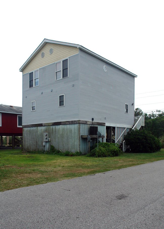 108 Greenville Ave in Carolina Beach, NC - Building Photo - Building Photo