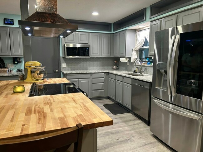 property at 2850 Greenridge Rd