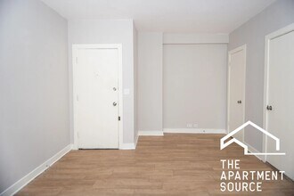 511 W Belmont Ave, Unit 5 in Chicago, IL - Foto de edificio - Building Photo