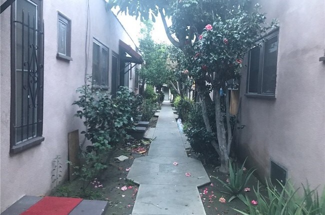 2509 Randolph St in Huntington Park, CA - Foto de edificio - Building Photo