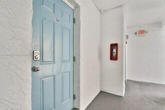 6966 Byron Ave, Unit 104 in Miami Beach, FL - Building Photo - Building Photo