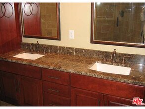 432 S Willaman Dr in Los Angeles, CA - Building Photo - Building Photo