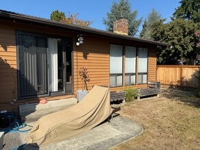 8027 NE 114th St in Kirkland, WA - Building Photo - Building Photo