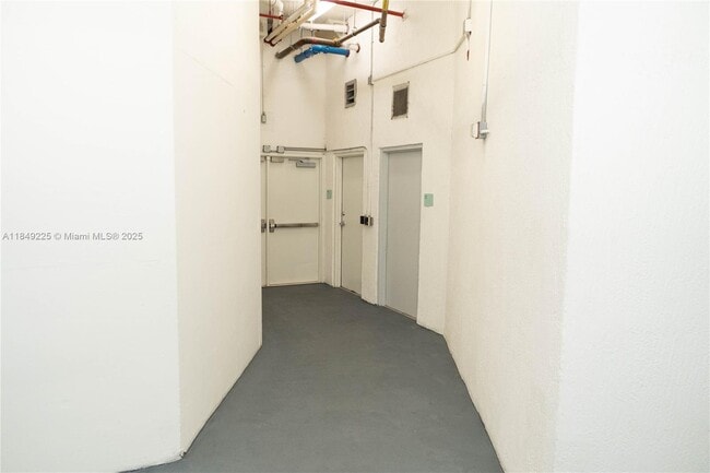 150 Sunny Isles Blvd in Sunny Isles Beach, FL - Foto de edificio - Building Photo