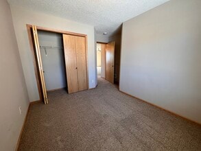 1611 Gunston Dr in New Richmond, WI - Building Photo - Building Photo