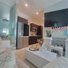 10435 NW 66th St in Doral, FL - Building Photo - Building Photo