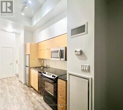 126 Simcoe St in Toronto, ON - Building Photo - Building Photo