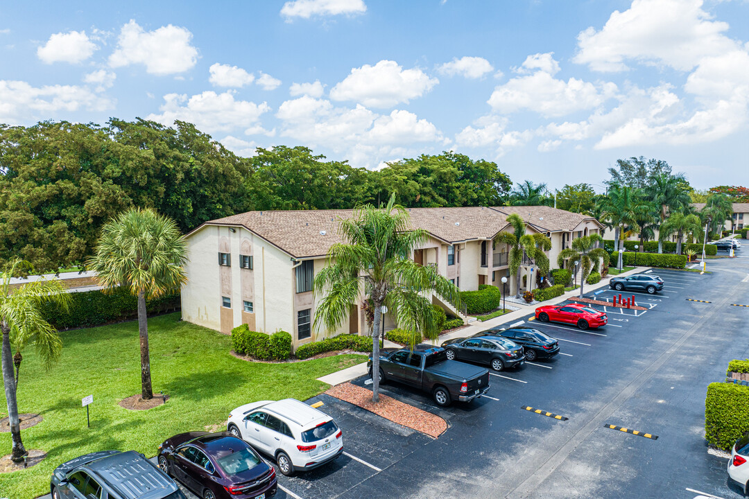 Boca Cove in Boca Raton, FL - Building Photo