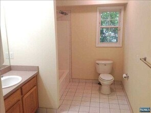 3 Hirschklau Lane-Unit -Ground Floor in Fair Lawn, NJ - Building Photo - Building Photo