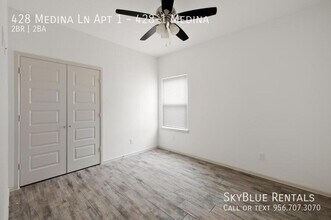 428 Medina Drive Service Rd in Alamo, TX - Building Photo - Building Photo