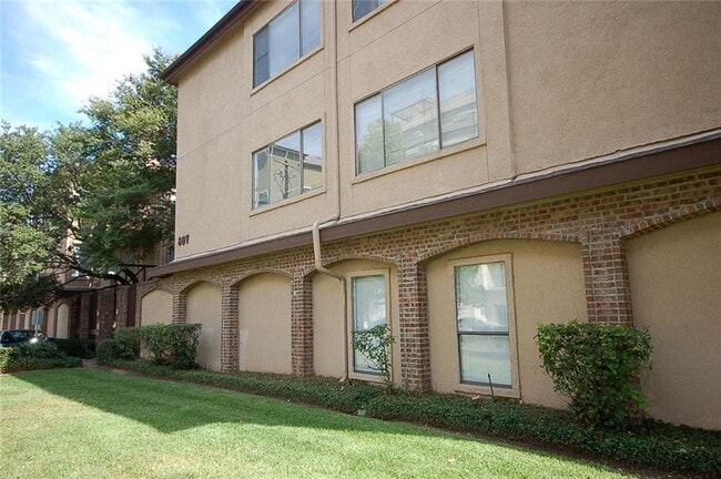 property at 807 W 25th St