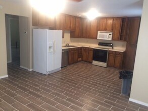 1604 15th Pl, Unit Apartment A in Plano, TX - Foto de edificio - Building Photo