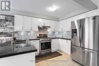 120 Bushmill Cir in Brampton, ON - Building Photo - Building Photo