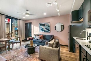 611 Commerce St in New Orleans, LA - Building Photo