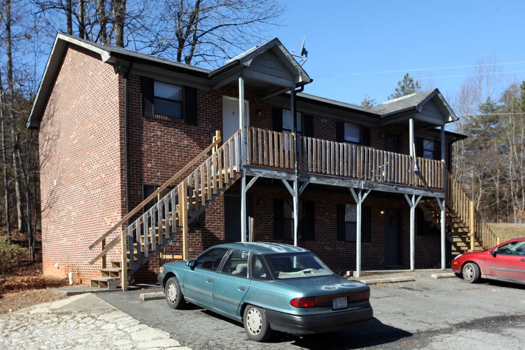 2406 Markwood Ln in Winston-Salem, NC - Building Photo