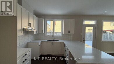 135 Ryan Reynolds Wy in Ottawa, ON - Building Photo - Building Photo