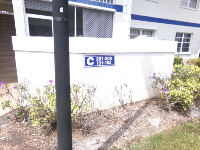 1504 SE Royal Green Cir in Port St. Lucie, FL - Building Photo - Building Photo