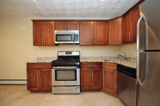 136 Chelsea St in Boston, MA - Building Photo - Building Photo