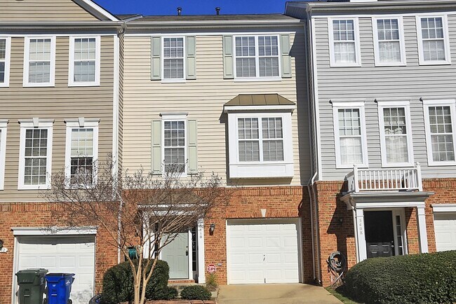 property at 5410 Bayside Ct