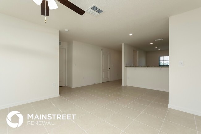 35689 Rose Moss Ave in Leesburg, FL - Foto de edificio - Building Photo