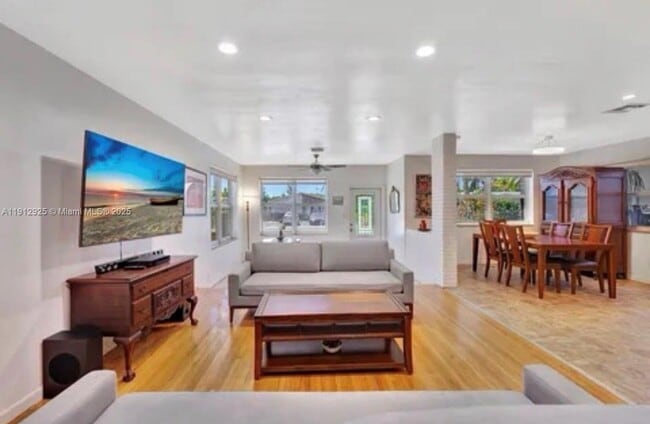 45 SE 14th St in Dania Beach, FL - Building Photo - Building Photo