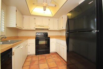 5667 Rattlesnake Hammock Rd in Naples, FL - Building Photo - Building Photo