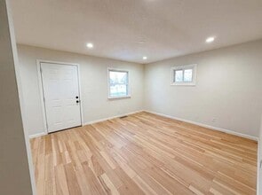 6907 52nd Ave N in Minneapolis, MN - Building Photo - Building Photo