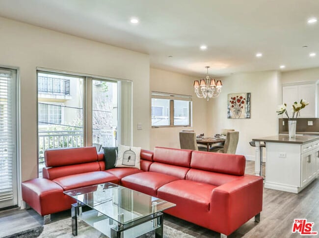 1424 S Bentley Ave in Los Angeles, CA - Building Photo - Building Photo