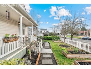 310 N School St in Newberg, OR - Building Photo - Building Photo