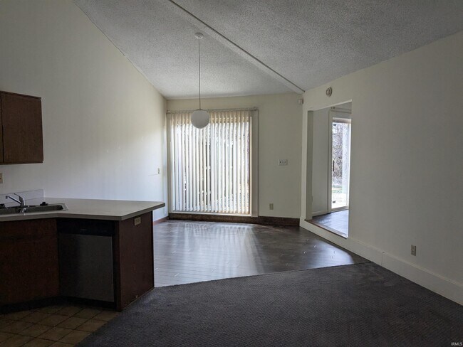 2727 N Clinton St in Fort Wayne, IN - Foto de edificio - Building Photo