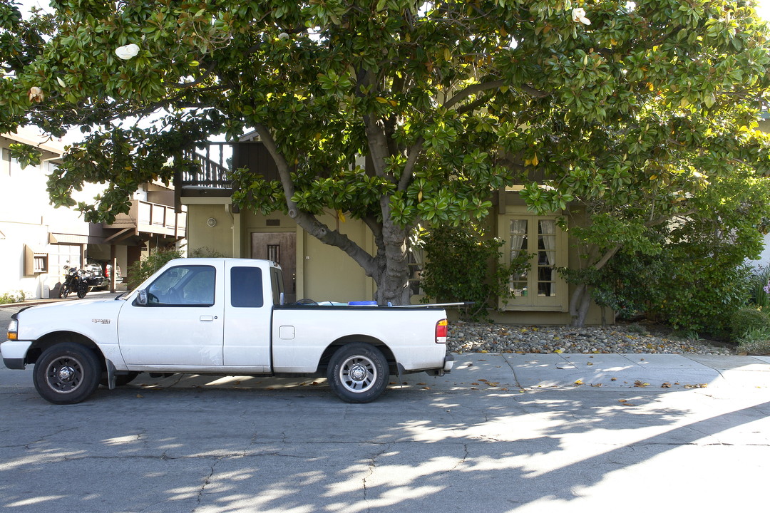 1054 Fremont St in Menlo Park, CA - Building Photo