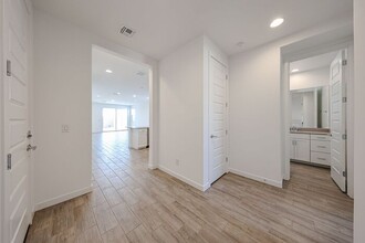 15875 W Kendall St in Goodyear, AZ - Building Photo - Building Photo
