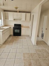 16594 Orange Way in Fontana, CA - Building Photo - Building Photo