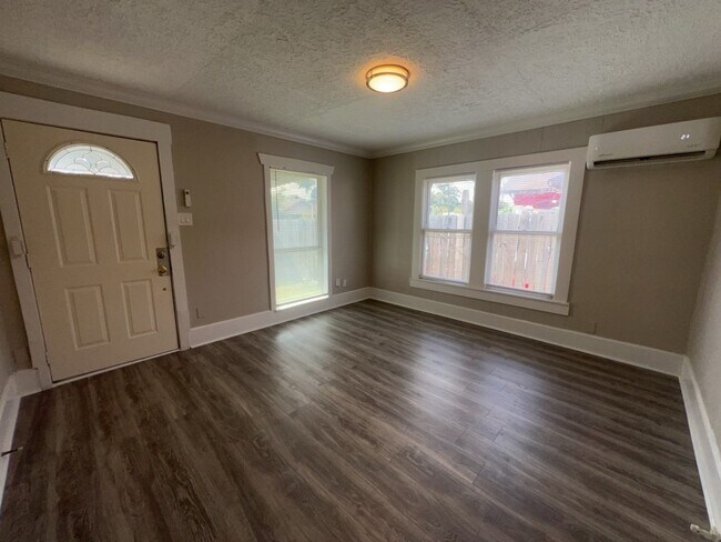 6913 Avenue L in Houston, TX - Foto de edificio - Building Photo