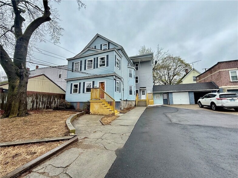 172 Park Ave, Unit 2644-108 in Woonsocket, RI - Building Photo