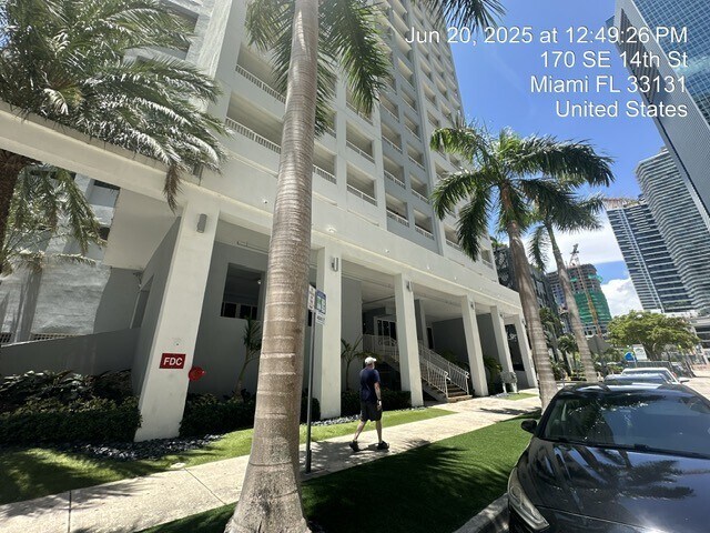 170 SE 14th St, Unit PH08 in Miami, FL - Building Photo