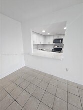 8045 NW 7th St in Miami, FL - Building Photo - Building Photo