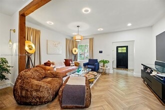 1363 Biarritz Dr in Miami Beach, FL - Building Photo - Building Photo