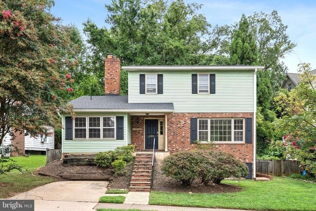 property at 1208 N Quantico St