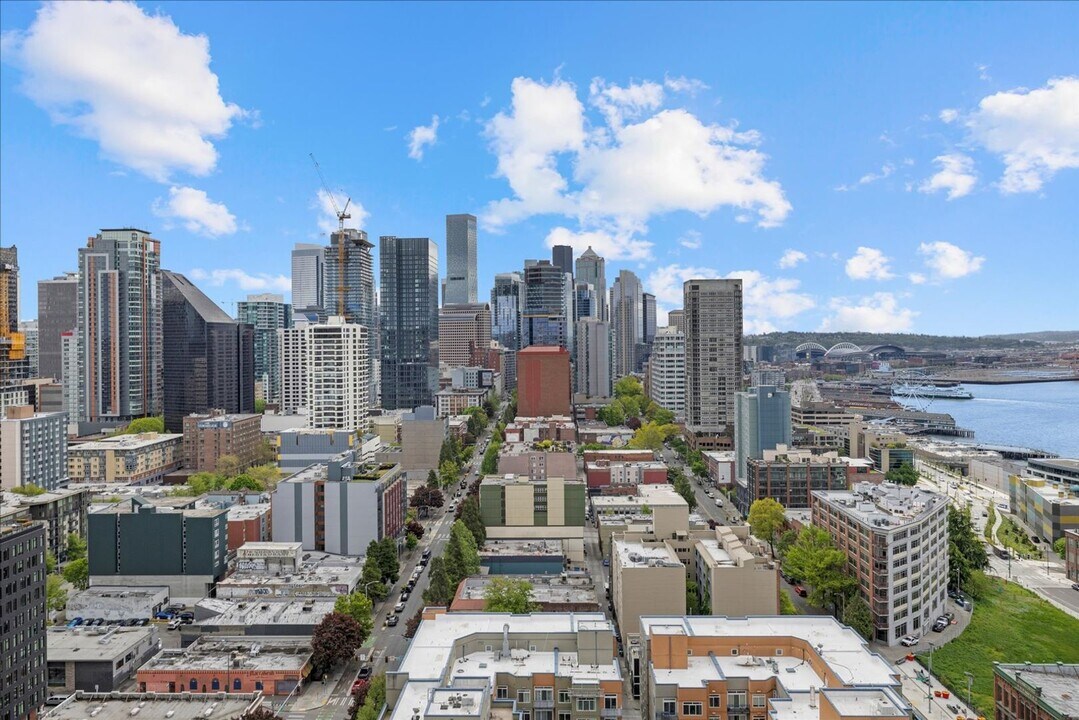 121 Vine St in Seattle, WA - Foto de edificio