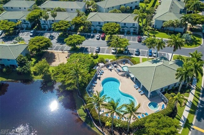 8243 Pacific Beach Dr in Ft. Myers, FL - Building Photo - Building Photo