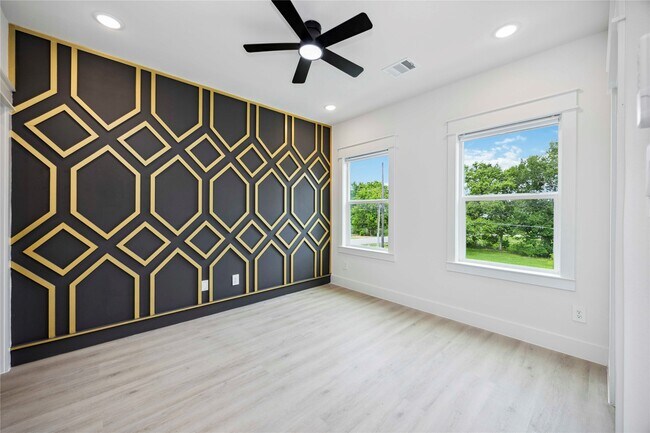 property at 4601 Newberry St