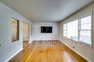 305 Cativo Dr SW in Atlanta, GA - Building Photo - Building Photo