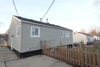 2401 Huron Terrace in Waukegan, IL - Building Photo - Building Photo