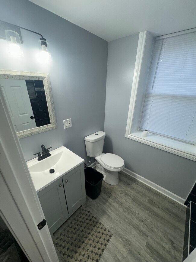 4330 W Lexington St, Unit First level in Chicago, IL - Building Photo - Building Photo