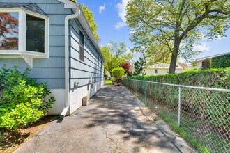 77 Catherine St in East Haven, CT - Building Photo - Building Photo