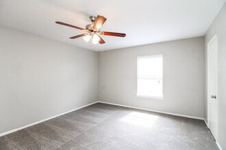 1385 Southridge Dr in Lancaster, TX - Building Photo - Building Photo