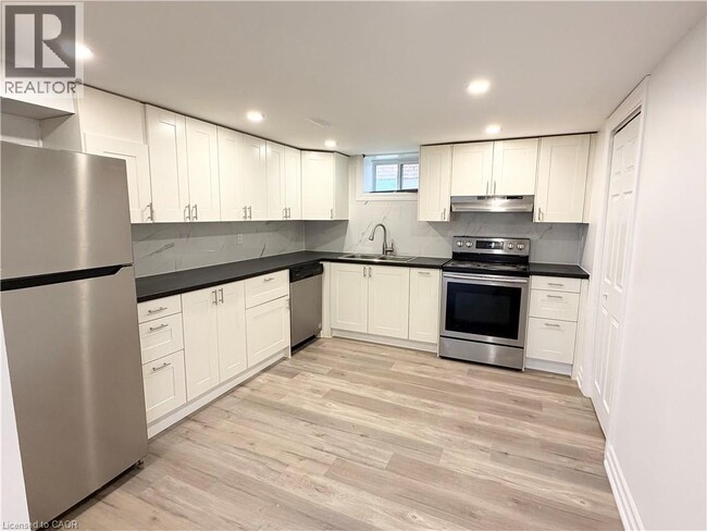 482 E 37th St in Hamilton, ON - Building Photo - Building Photo